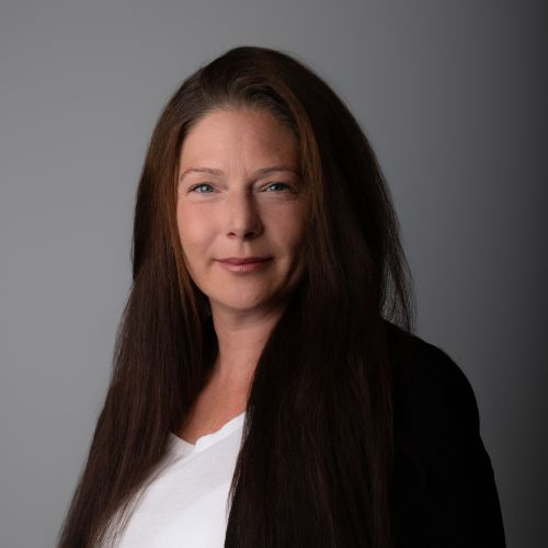 Lisa Kennelly